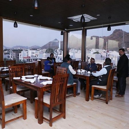 Pine Regency - Aravali'S Peak View Hotell Udaipur Eksteriør bilde
