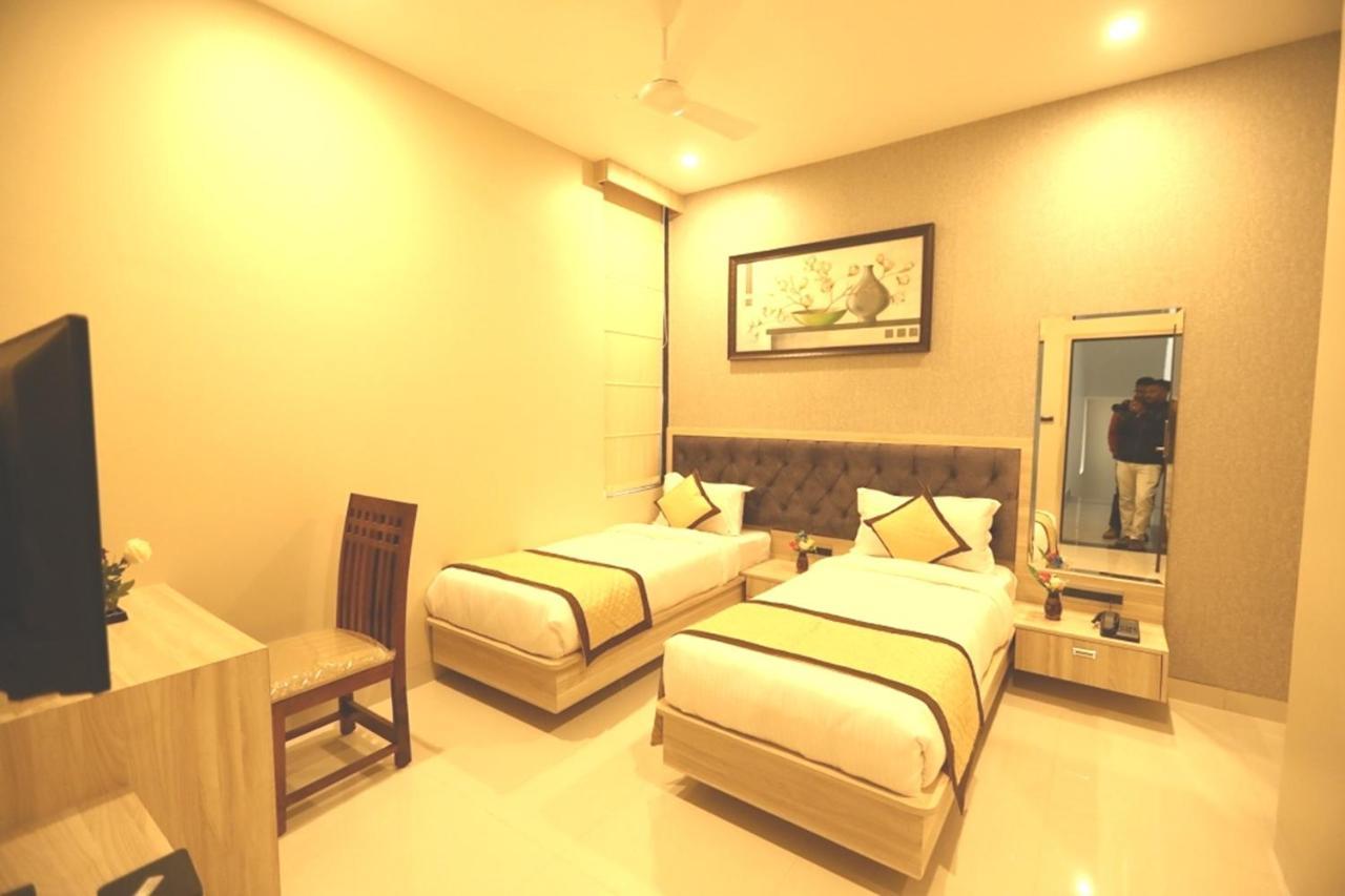 Pine Regency - Aravali'S Peak View Hotell Udaipur Eksteriør bilde