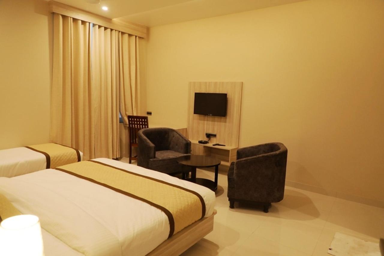 Pine Regency - Aravali'S Peak View Hotell Udaipur Eksteriør bilde