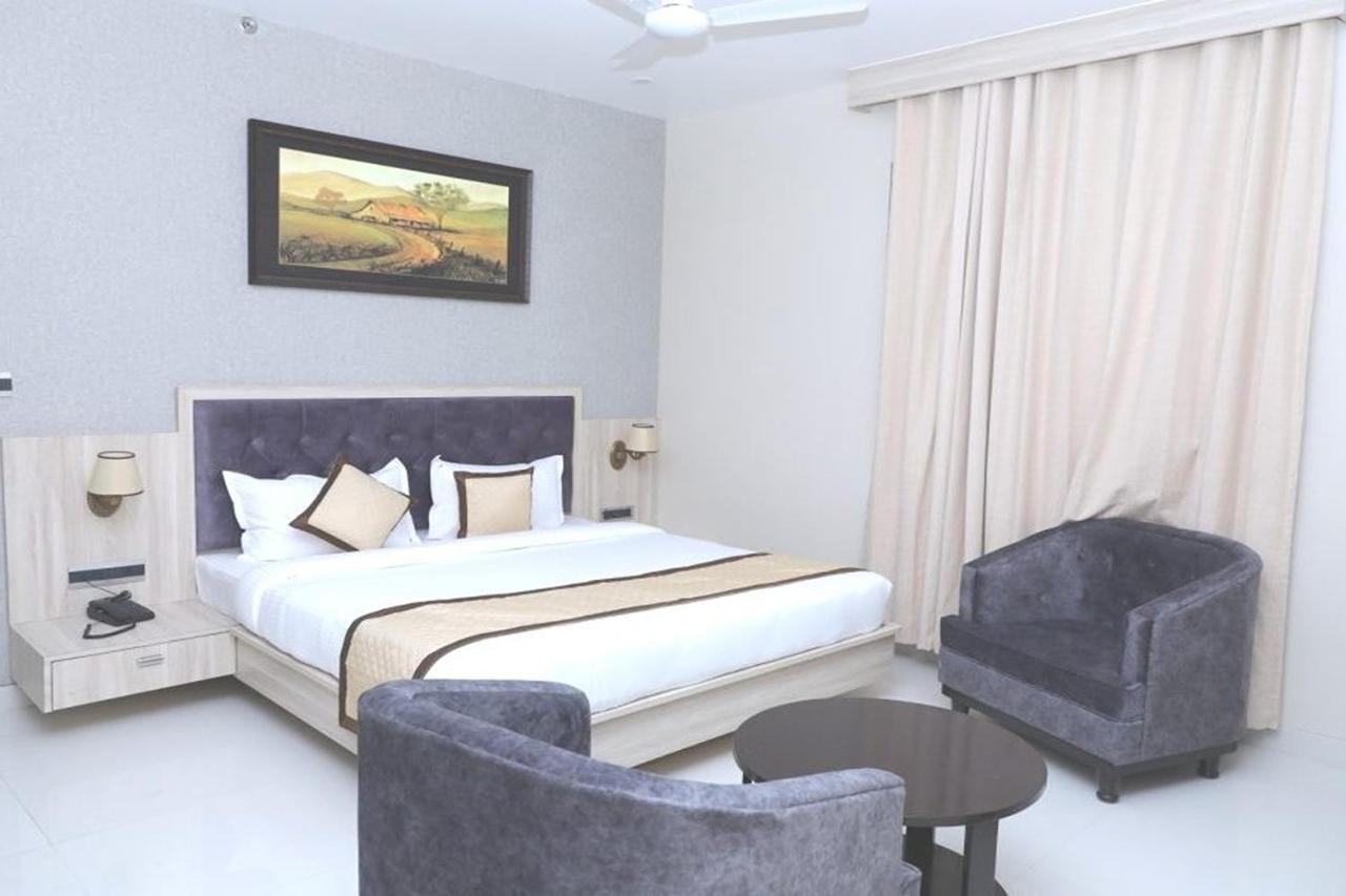 Pine Regency - Aravali'S Peak View Hotell Udaipur Eksteriør bilde